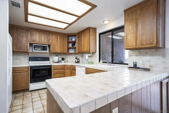 9522 Sage Hill Way, Escondido, California 92026
