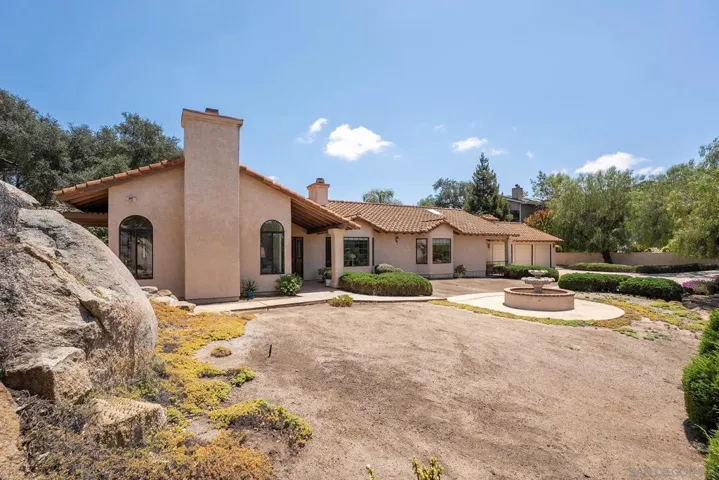 9522 Sage Hill Way, Escondido, California 92026