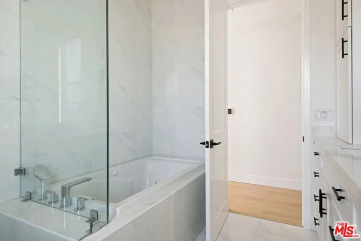 8910 W 25th Street, Los Angeles, California 90034