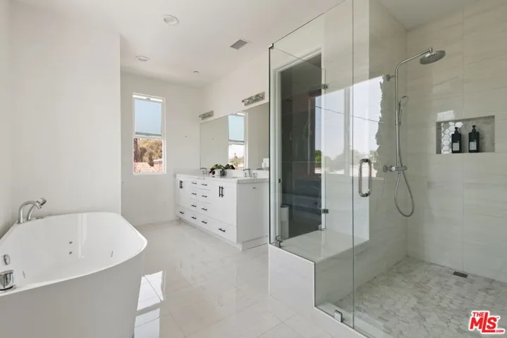 8910 W 25th Street, Los Angeles, California 90034
