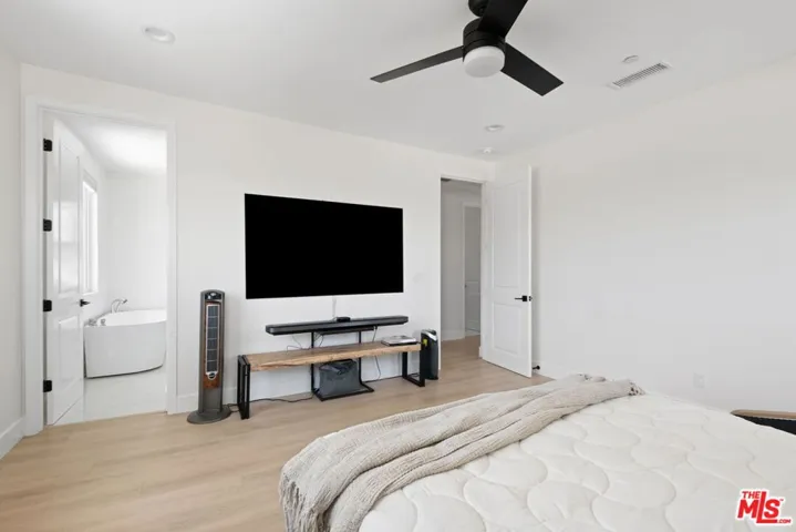 8910 W 25th Street, Los Angeles, California 90034