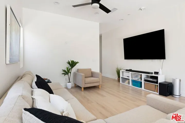8910 W 25th Street, Los Angeles, California 90034