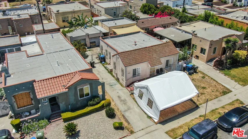 2056 W 67th Street, Los Angeles, California 90047