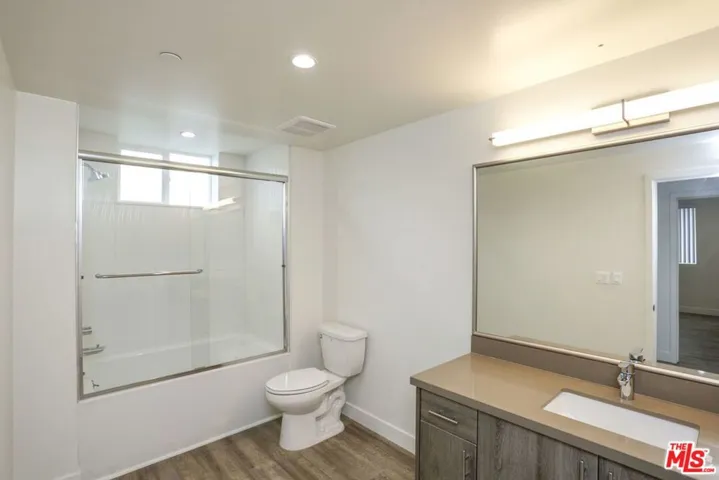 744 Hartford Avenue 205, Los Angeles, California 90017