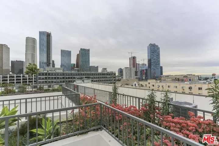744 Hartford Avenue 205, Los Angeles, California 90017