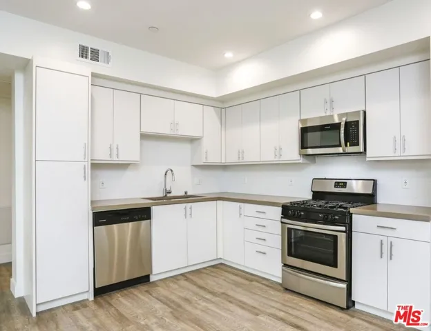 744 Hartford Avenue 205, Los Angeles, California 90017