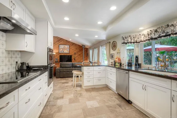 519 Quail Gardens Drive, Encinitas, California 92024