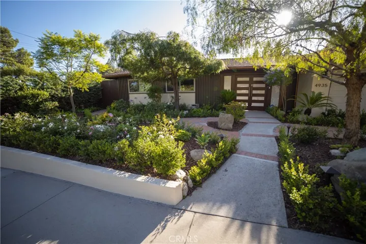 4935 Ocean View Boulevard, La Canada Flintridge, California 91011
