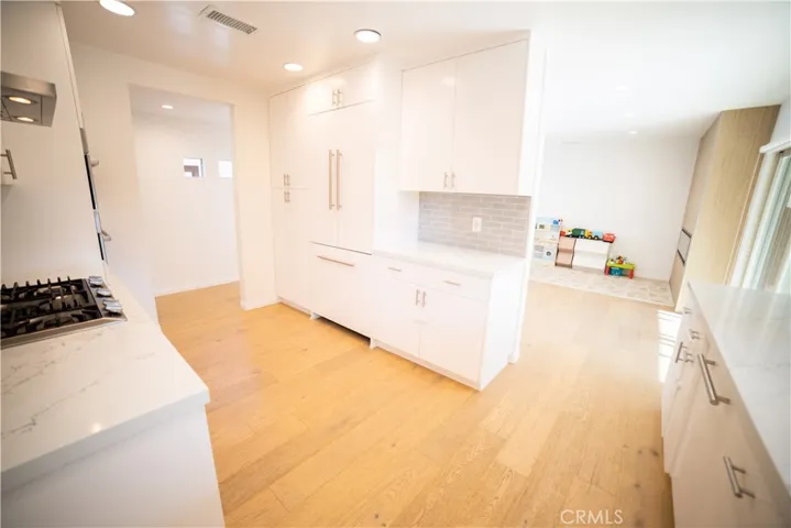 4935 Ocean View Boulevard, La Canada Flintridge, California 91011