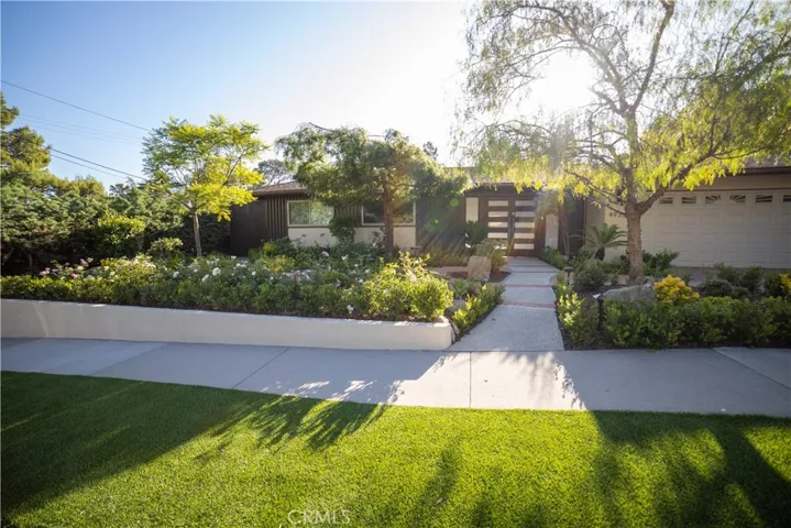 4935 Ocean View Boulevard, La Canada Flintridge, California 91011