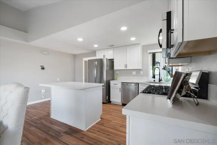 742 Foxwood, Oceanside, California 92057