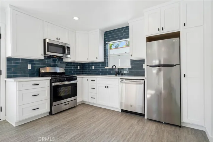 18924 Sylvan Street, Tarzana, California 91335