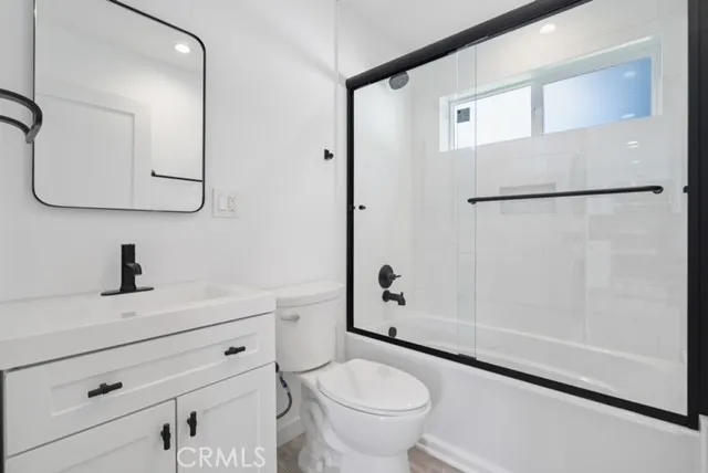 18924 Sylvan Street, Tarzana, California 91335