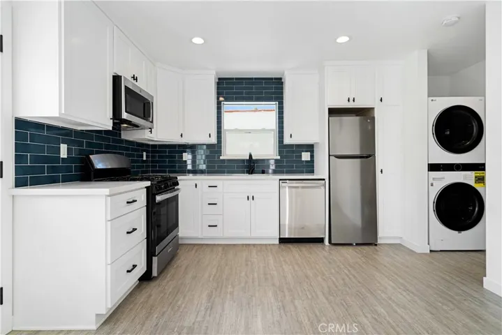 18924 Sylvan Street, Tarzana, California 91335