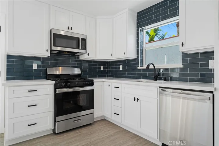 18924 Sylvan Street, Tarzana, California 91335
