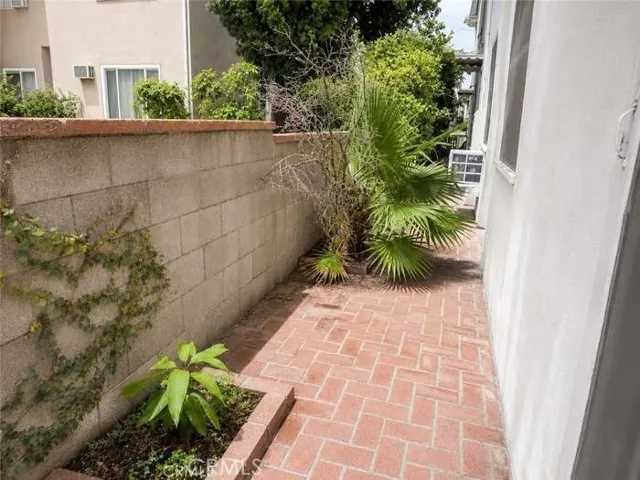 1122 N Louise Street E, Glendale, California 91207