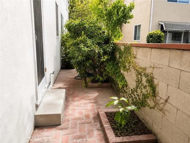 1122 N Louise Street E, Glendale, California 91207