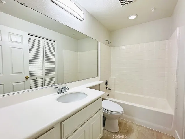 20 Leucadia, Irvine, California 92602