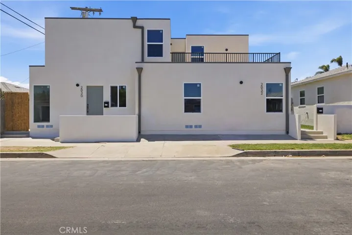 2032 88th Street, Los Angeles, California 90047