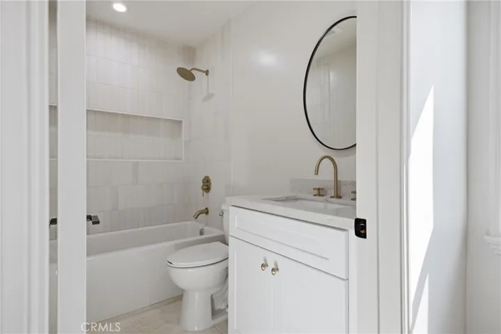 2032 88th Street, Los Angeles, California 90047