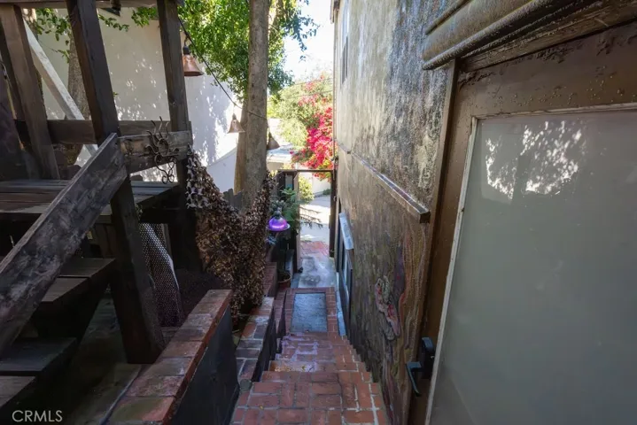 8869 Lookout Mountain Ave, Los Angeles, California 90046