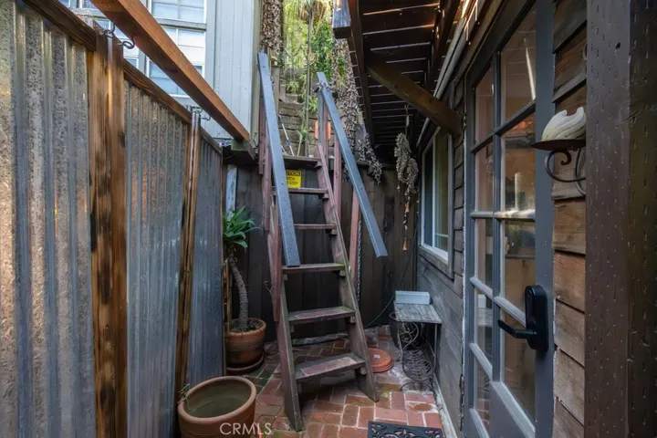 8869 Lookout Mountain Ave, Los Angeles, California 90046