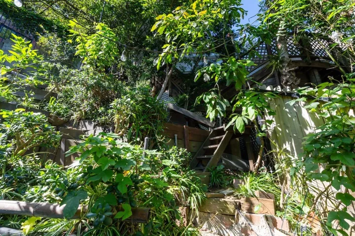 8869 Lookout Mountain Ave, Los Angeles, California 90046