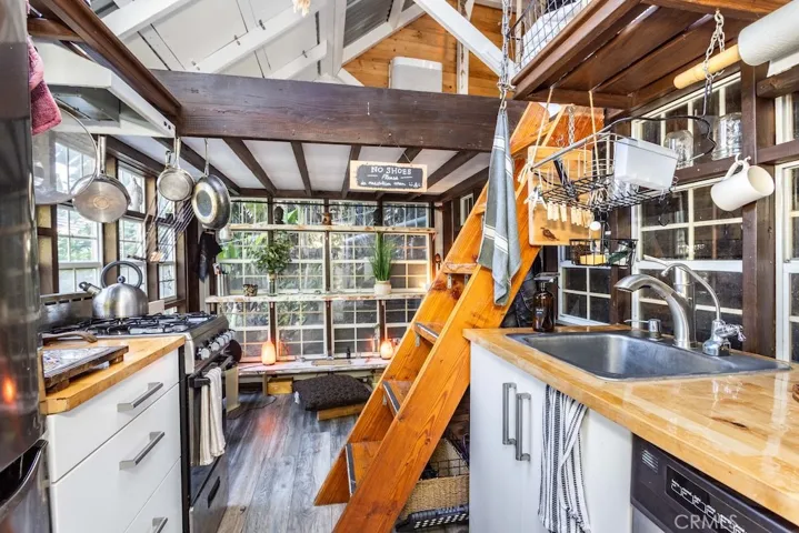 8869 Lookout Mountain Ave, Los Angeles, California 90046