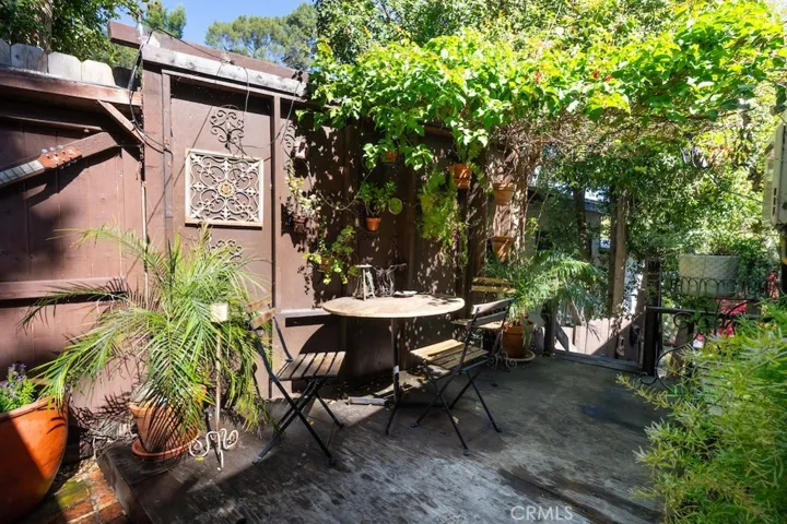 8869 Lookout Mountain Ave, Los Angeles, California 90046