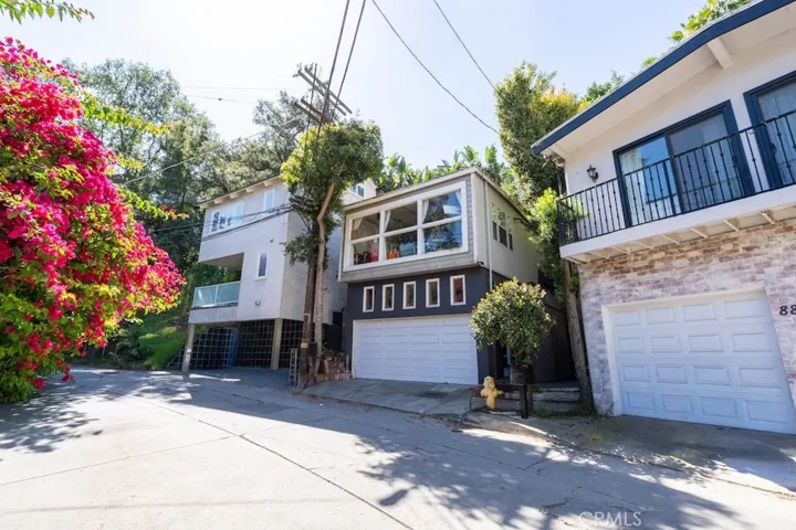 8869 Lookout Mountain Ave, Los Angeles, California 90046