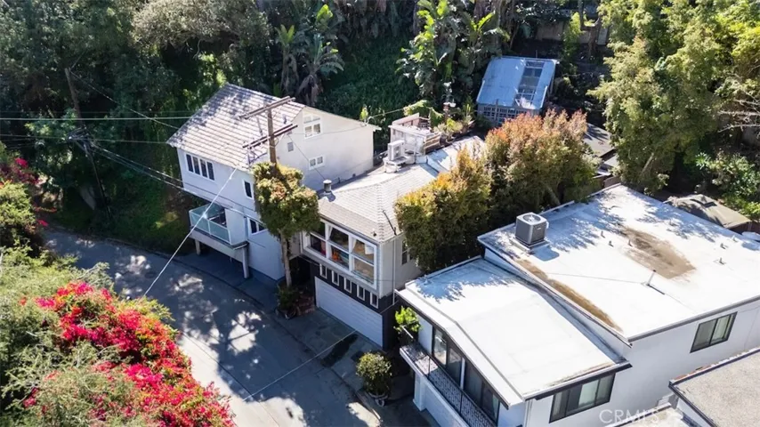 8869 Lookout Mountain Ave, Los Angeles, California 90046