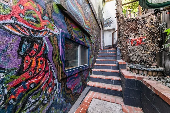 8869 Lookout Mountain Ave, Los Angeles, California 90046