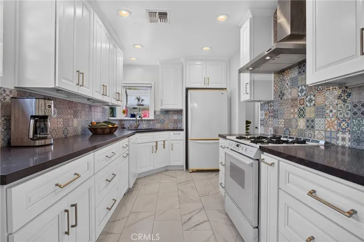 5938 Simpson Ave, Valley Village, California 91607