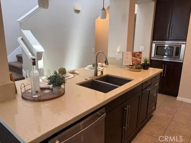 563 W Maple Avenue, Orange, California 92868 — photo 4