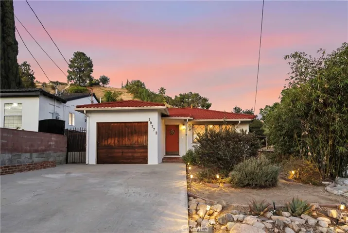 10772 Las Lunitas, Tujunga, California 91042