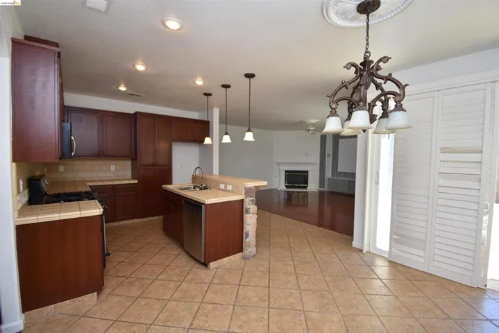 5548 Cortina Ln, Stockton, California 95219