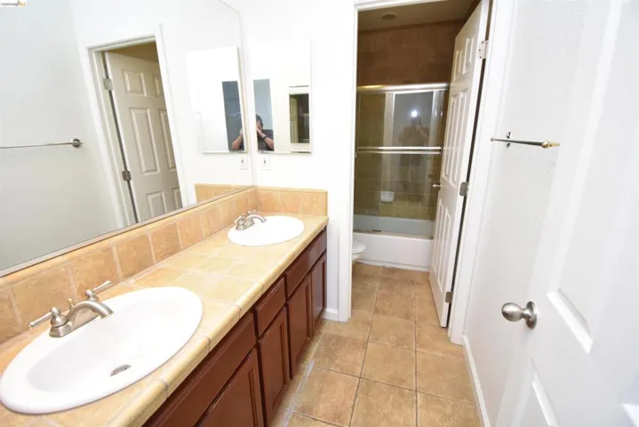 5548 Cortina Ln, Stockton, California 95219