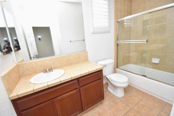 5548 Cortina Ln, Stockton, California 95219