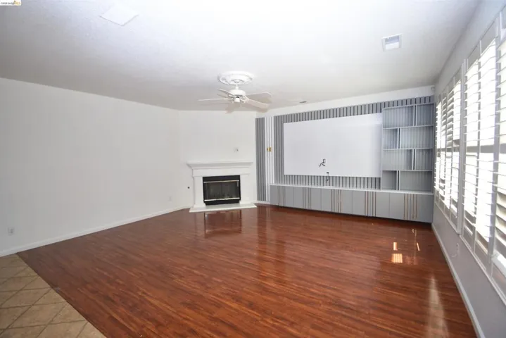 5548 Cortina Ln, Stockton, California 95219