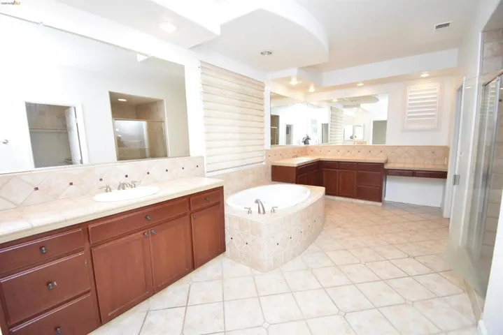 5548 Cortina Ln, Stockton, California 95219