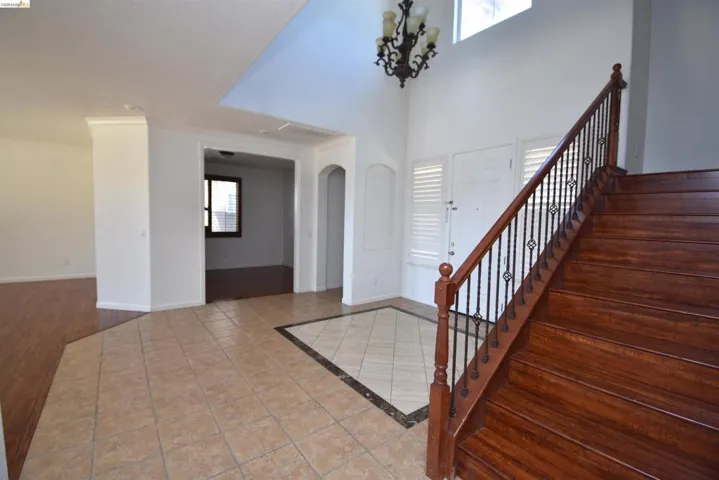 5548 Cortina Ln, Stockton, California 95219