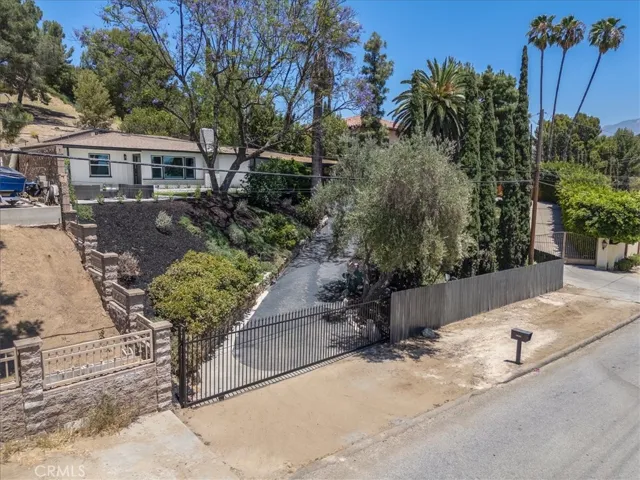 10553 Mcbroom Street, Sunland, California 91040
