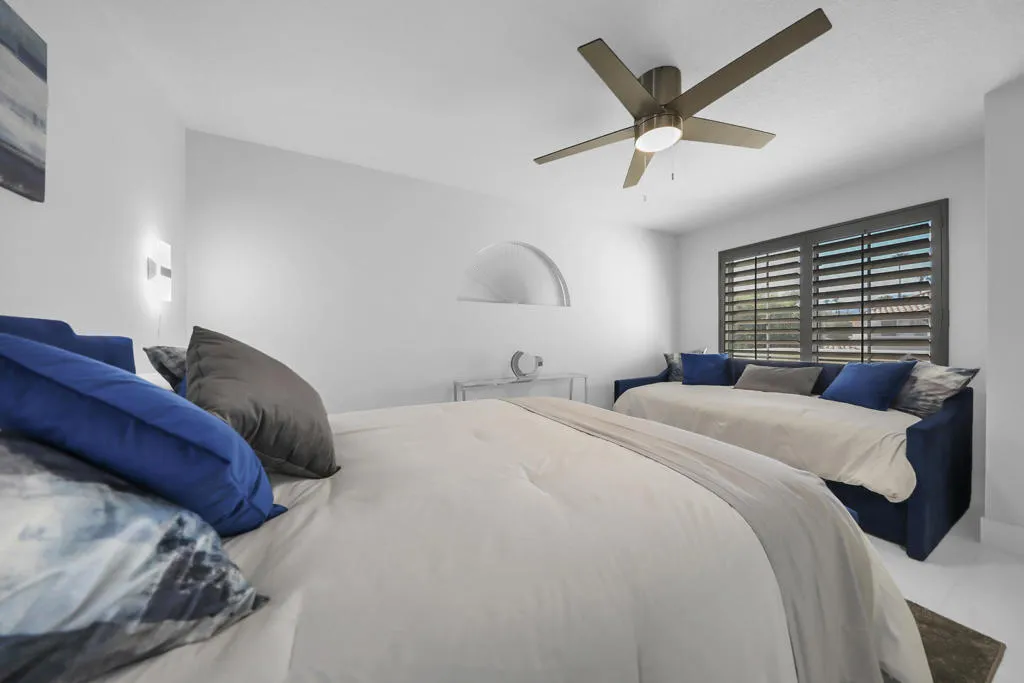 054 GUEST ROOM