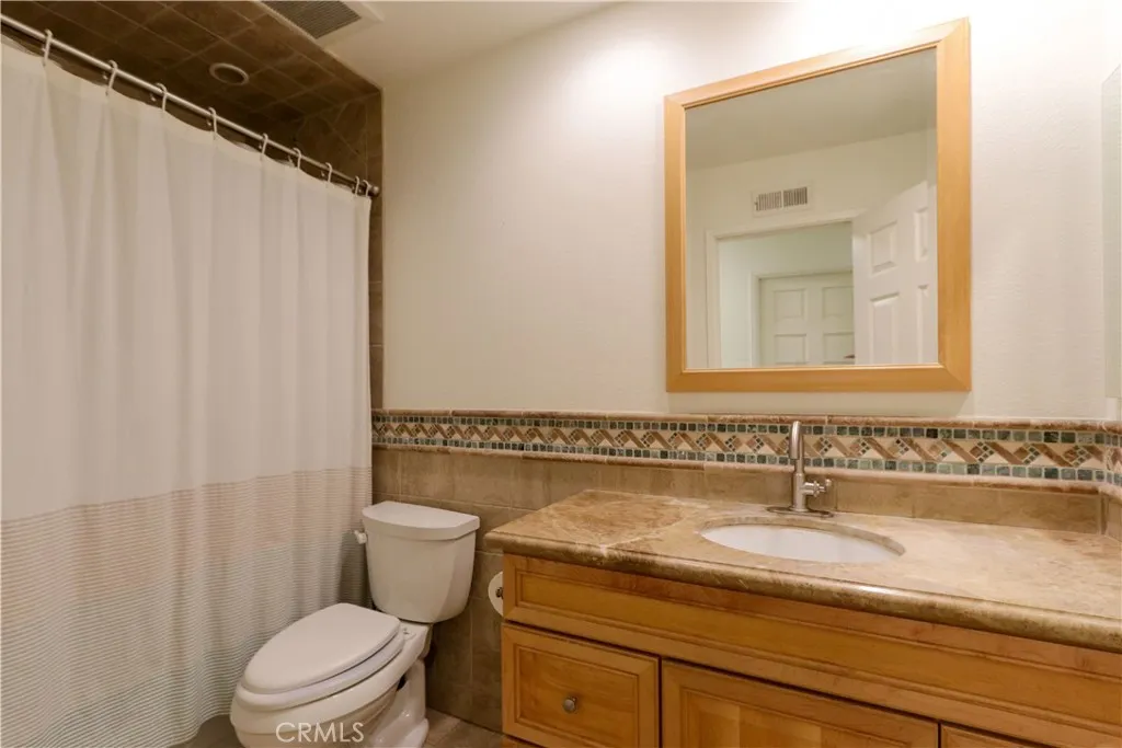 Hall bath shared by Br's 1, 2 3
