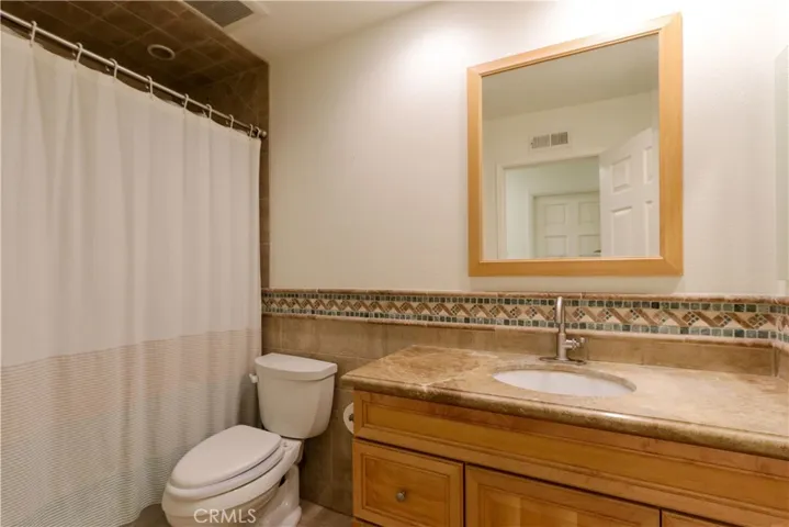 Hall bath shared by Br's 1, 2 3