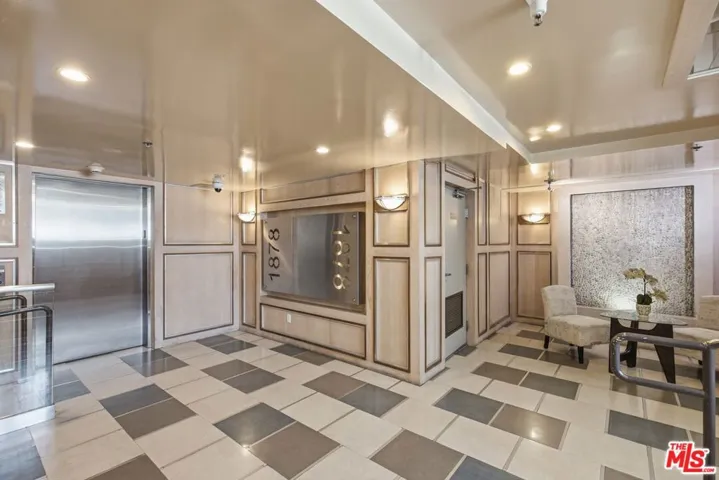 1878 Greenfield Avenue 304, Los Angeles, California 90025