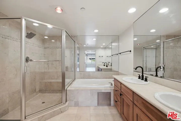 1878 Greenfield Avenue 304, Los Angeles, California 90025