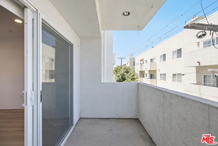 1878 Greenfield Avenue 304, Los Angeles, California 90025