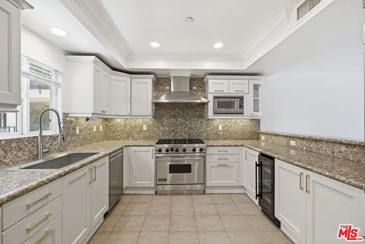 1878 Greenfield Avenue 304, Los Angeles, California 90025