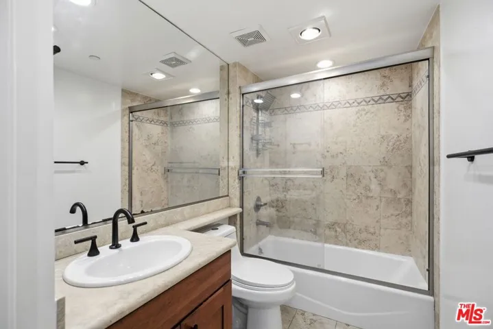 1878 Greenfield Avenue 304, Los Angeles, California 90025